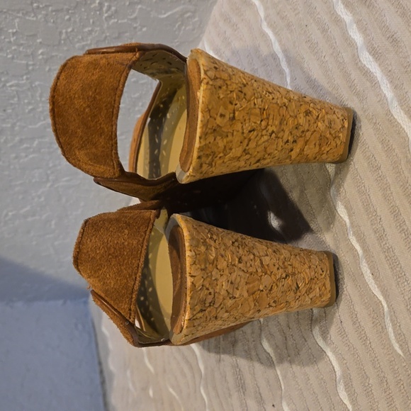 Kenneth Cole Reaction. Size 9. Brown heels - Picture 3 of 13